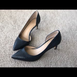 Navy textured Ann Taylor Pumps